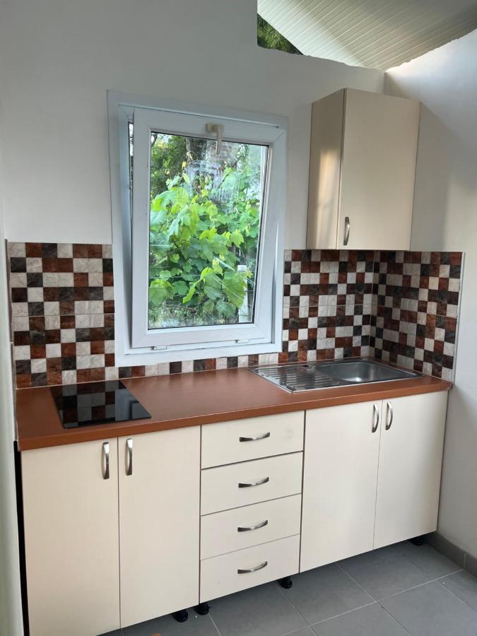 Rooms For Rent Habipi Vlorë Екстериор снимка