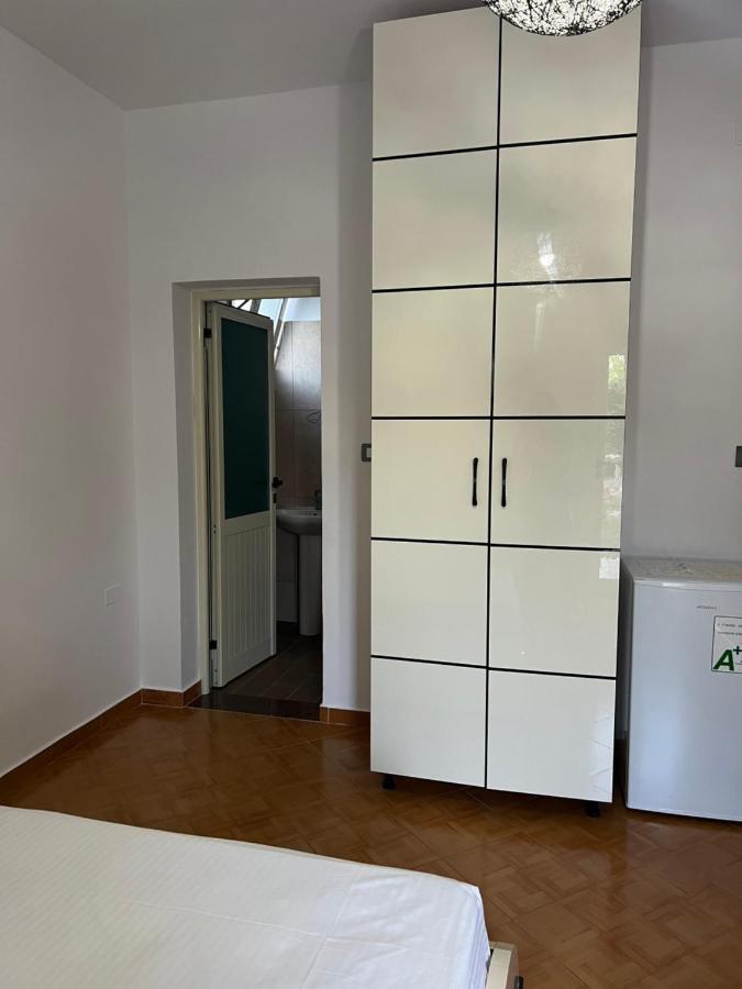 Rooms For Rent Habipi Vlorë Екстериор снимка