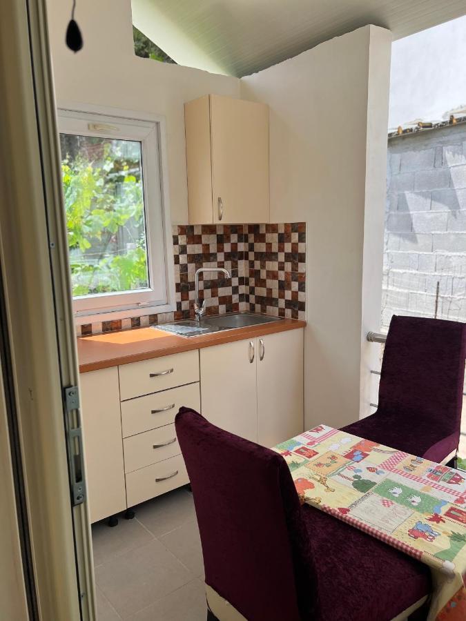 Rooms For Rent Habipi Vlorë Екстериор снимка