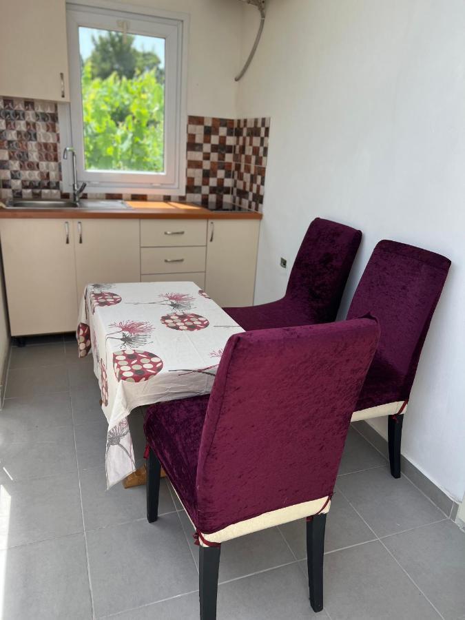 Rooms For Rent Habipi Vlorë Екстериор снимка
