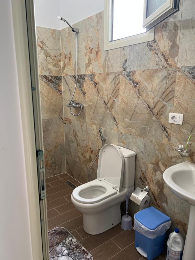 Rooms For Rent Habipi Vlorë Екстериор снимка