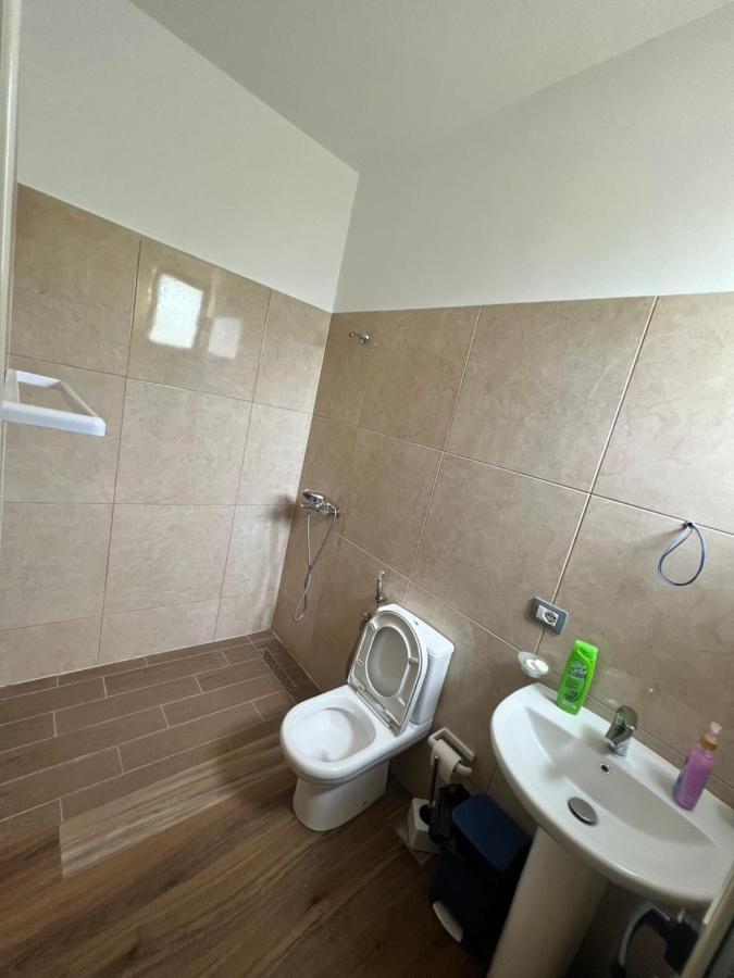 Rooms For Rent Habipi Vlorë Екстериор снимка